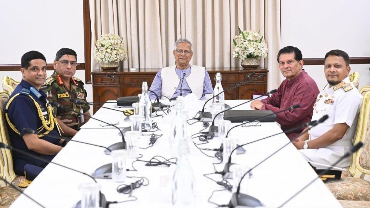 যমুনায় তিন বাহিনীর প্রধান