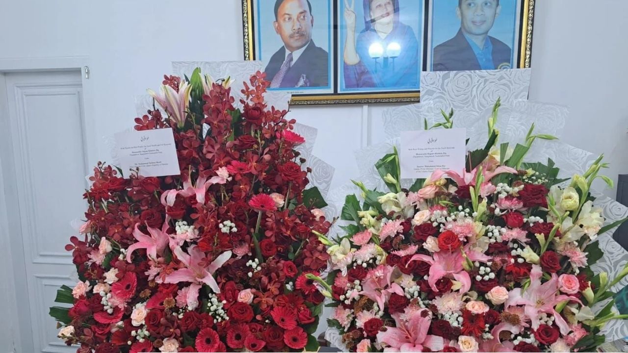 খালেদার জন্য ফুল পাঠালেন পাকিস্তানের প্রধানমন্ত্রী