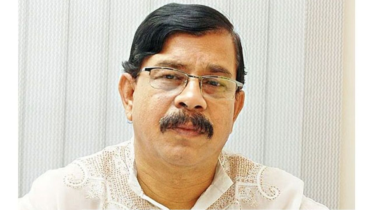 কেন সরে দাঁড়ালেন মান্না