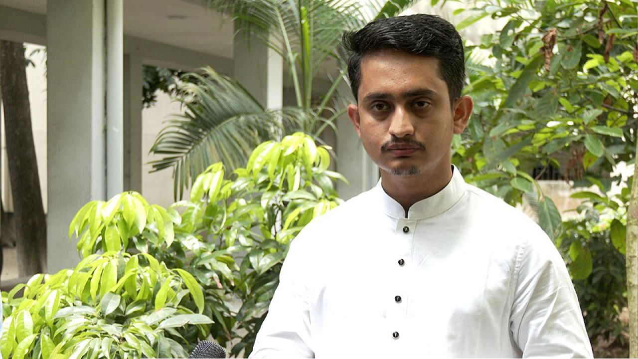 হেরে গেলেন সারজিস