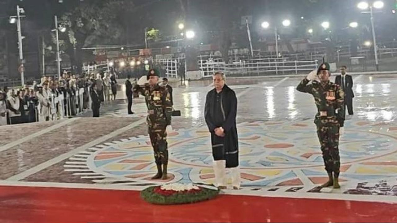 কেন্দ্রীয় শহীদ মিনারে রাষ্ট্রপতির শ্রদ্ধা