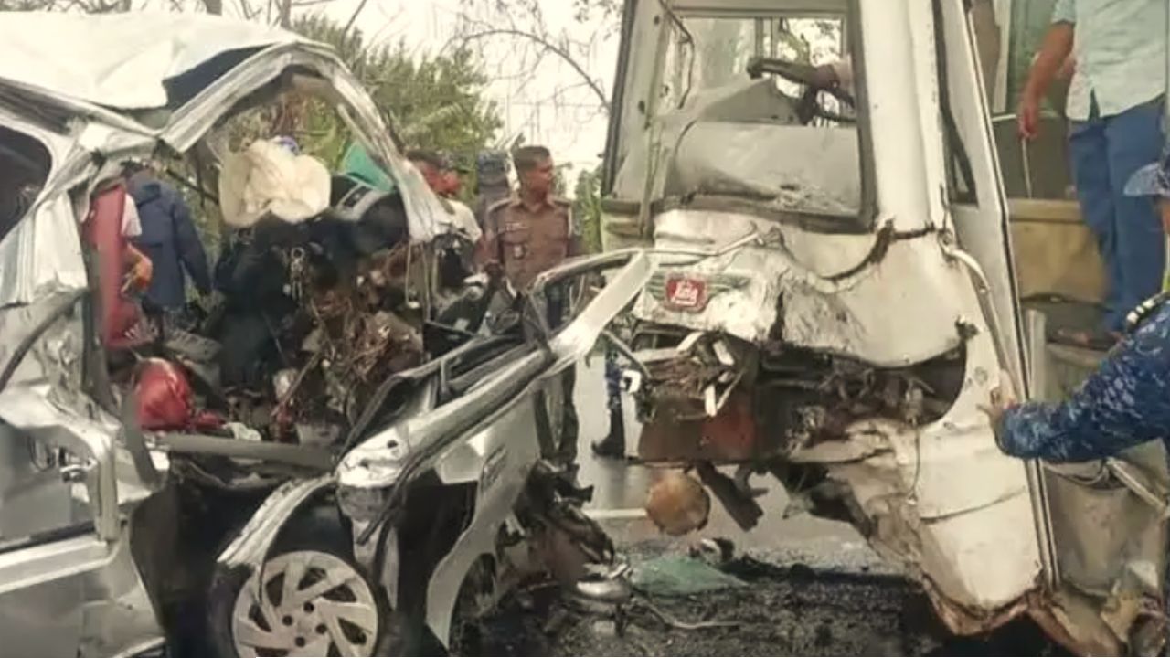 দুর্ঘটনায় বর-কনেসহ নিহত ১৩