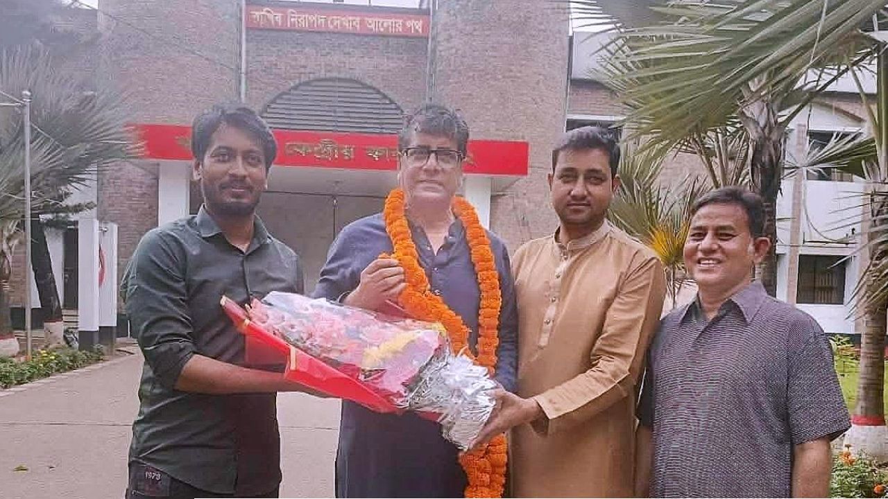 মুক্তি পেলেন আনিস আলমগীর