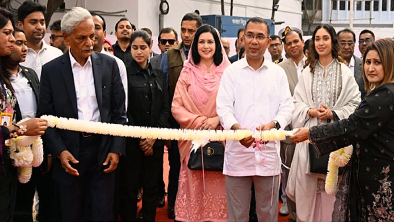 সপরিবারে বইমেলায় তারেক রহমান