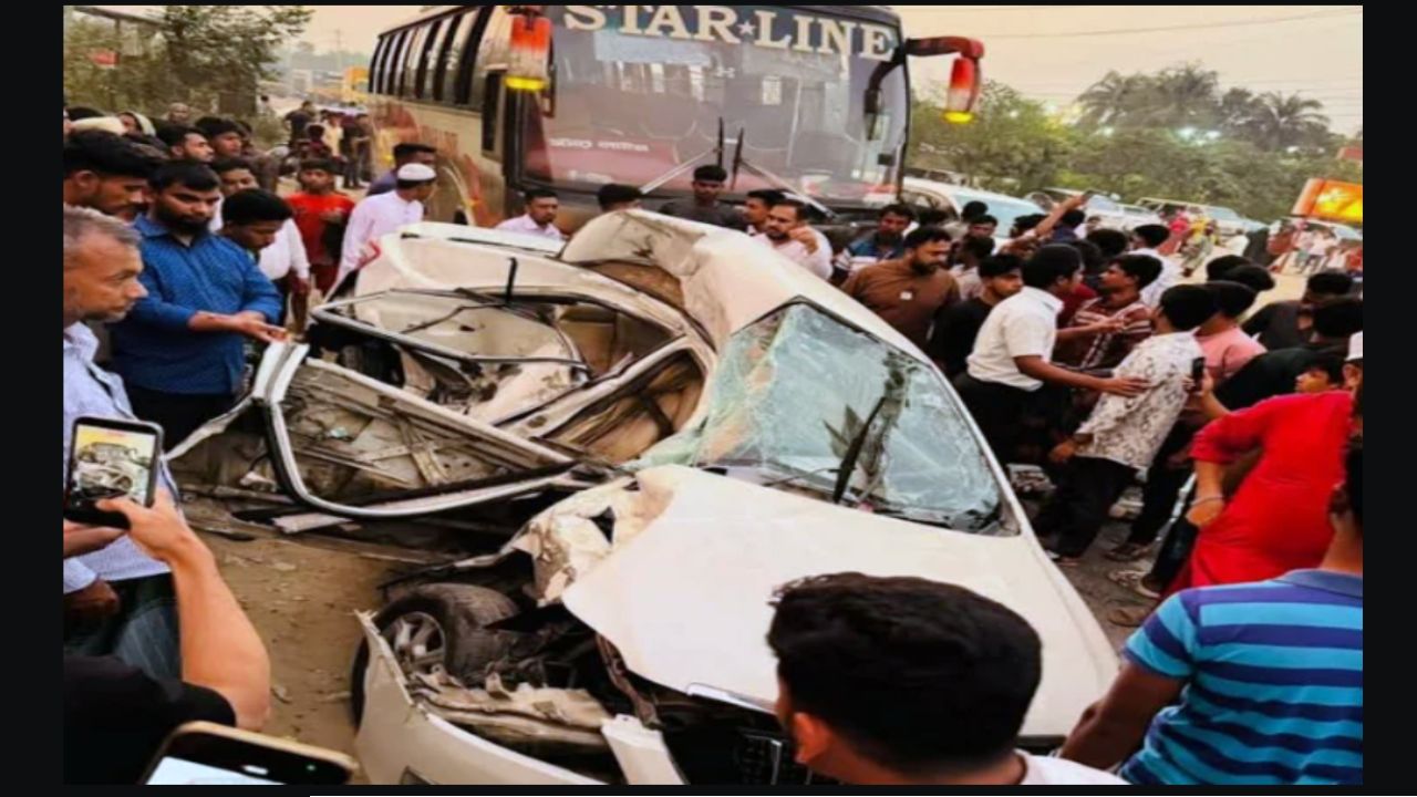 বাসের ধাক্কায়  নিহত প্রাইভেটকারের ৫ যাত্রী